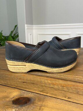 Dansko Professional Navy Blue Oiled Leather Clogs Size 38 (US 7.5-8)